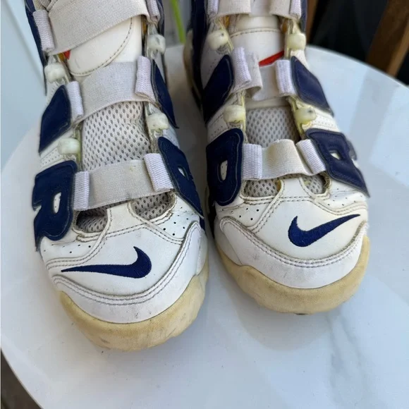 Nike White and Blue - Picture 1 of 11